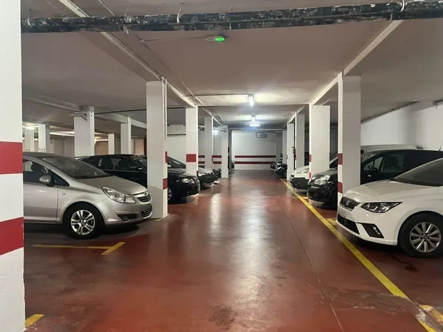 Plaza de aparcamiento en calle Florenci Vives, Tarragona — 9