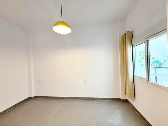 PLANTA BAJA TOTALMENTE REFORMADA A 7 MIN. DE LA PLAYA — 17