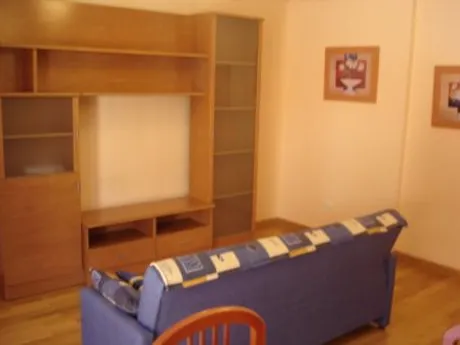 SE VENDE AMPLIO APARTAMENTO EN EL CENTRO DE VALENCIA DE DON JUAN, DE DOS habitaciones. — 15