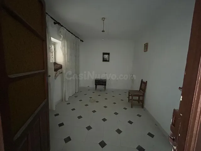 CASA DE 260 M2 PARA REFORMAR CON TERRENO Y CORRALES EN TEBA - foto 2