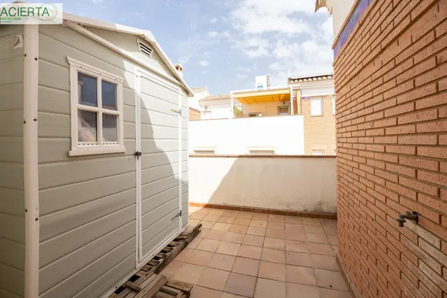 ESPECTACULAR VIVIENDA ADOSADA DE 4 DORMITORIOS CON SÓTANO, TERRAZAS Y PATIO EN GRANADA — 23