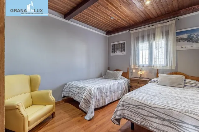 Chalet independiente con pozo propio y placas solares — 21