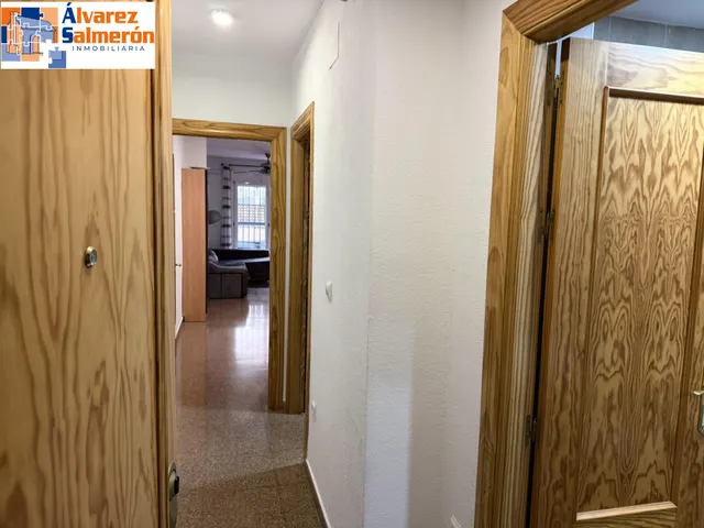 Piso amueblado con piscina, terraza y cochera en Las Gabias · 700 € — 18