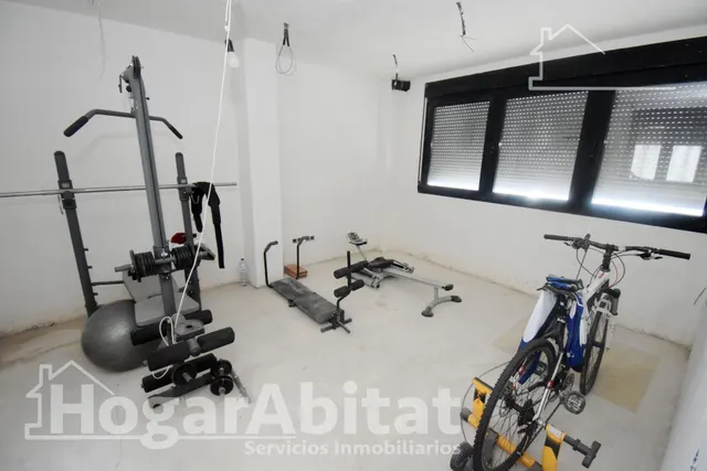 ¡Perfecto para invertir! Casa de cuatro alturas  para reformar con garaje y dos terrazas, cerca del centro — 29