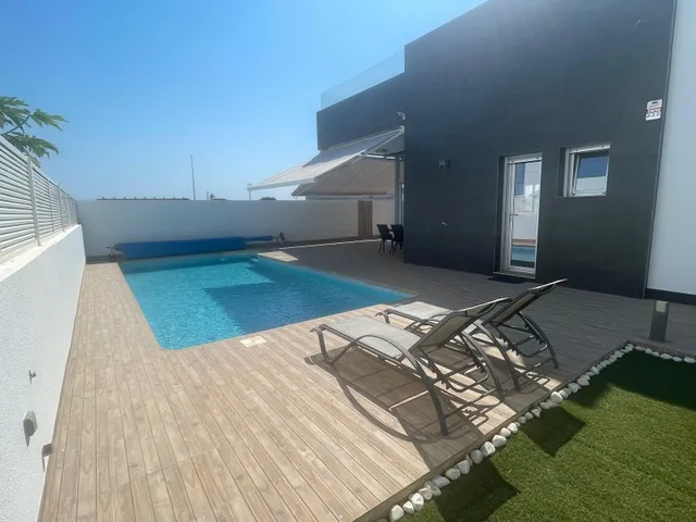 Excepcional Villa en Pilar de la Horadada: Lujosa Villa de una Planta con Licencia Turística — 7