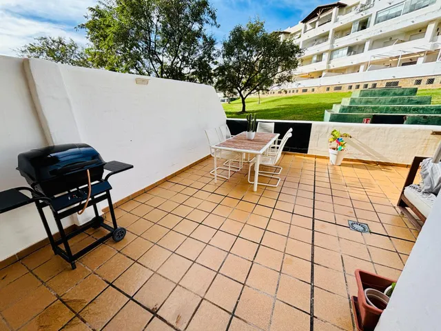 PISO DE TRES DORMITORIOS CON VISTAS AL CAMPO DEL GOLF — 23