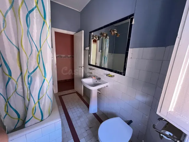 Estupendo piso de 4 habitaciones a reformar en el centro - foto 3