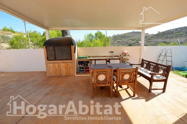 Respira paz entre el mar y la montaña en este exclusivo chalet pareado reformado con piscina privada, solárium y parking — 22