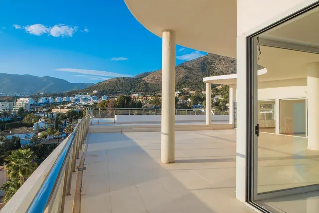 LLAVE EN MANO. ÁTICO MARIPOSA CON ENORME TERRAZA, ORIENTACIÓN SUROESTE Y VISTAS PANORÁMICAS AL MAR — 9