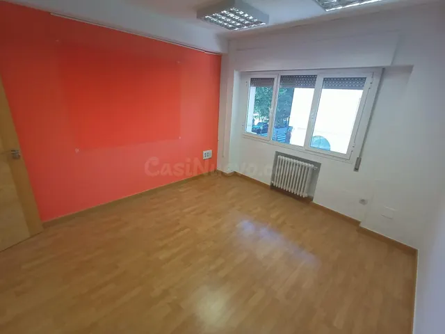 SE ALQUILA MAGNIFICA OFICINA EN CANOVAS !!!! - foto 5