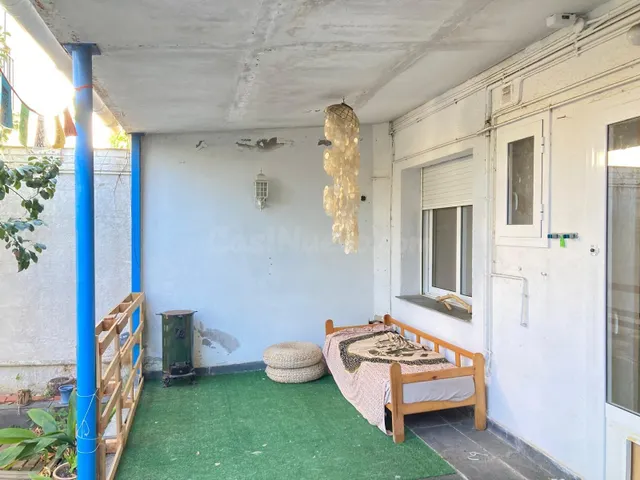 CASA PLANTA BAJA CON 2 VECINOS CON JARDÍN - foto 2