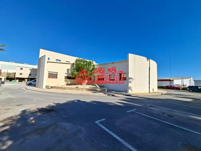¡¡ GRAN EDIFICIO EN ALQUILER CON 14 DESPACHOS, A 5 MINUTOS DEL AEROPUERTO !! — 2