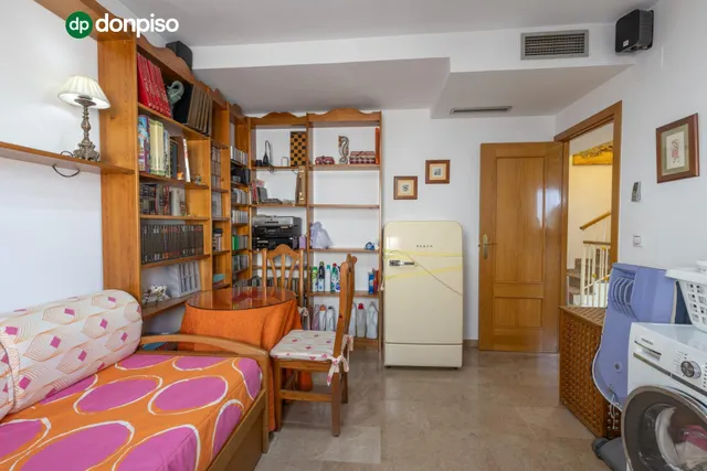 ADOSADA CON 4 DORMITORIOS, AMPLIAS TERRAZAS Y VISTAS A GRANADA Y SIERRA NEVADA — 33