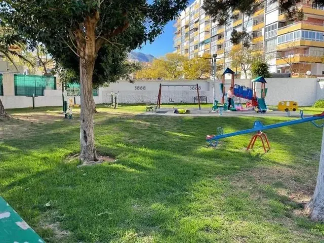 Amplio Piso en Benalmádena con Vistas y Excelentes Amenidades — 16
