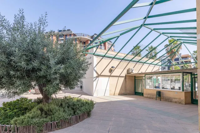 VIVIENDA CON PISCINA, PLAZA DE GARAJE Y TRASTERO — 50
