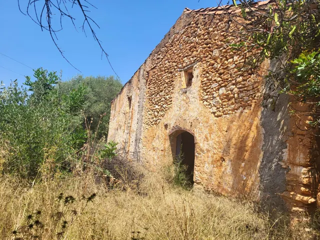 MASIA PARA REFORMAR CON TERRENO EN TÉRMINO DE VALL D'ALBA, LUZ Y AGUA CERCA — 24