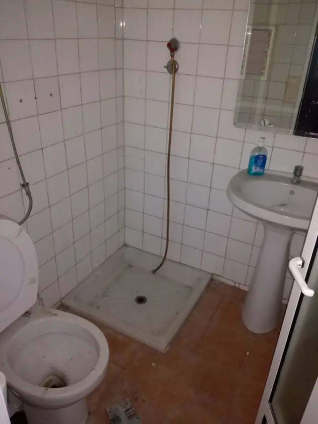 LOCAL EN VENTA EN EXELENTE UBICACIÓN — 6