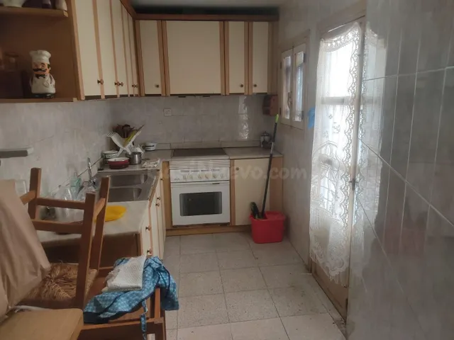 AMPLIA VIVIENDA CON PATIO CON 300 M DE SOLAR - foto 4
