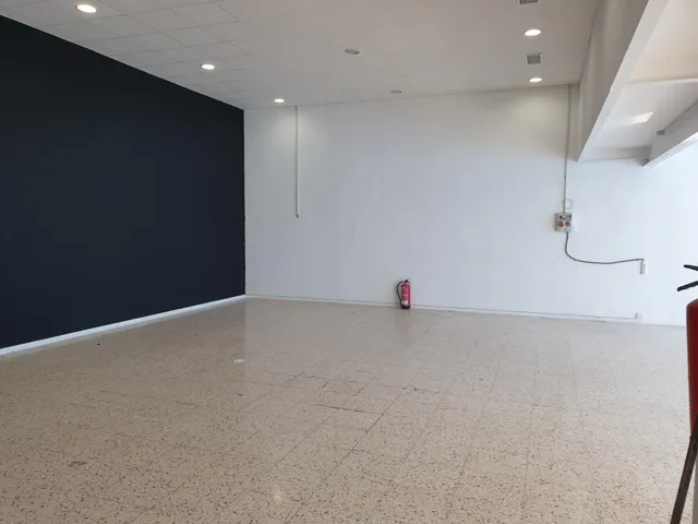 NAVE EN VENTA — 11