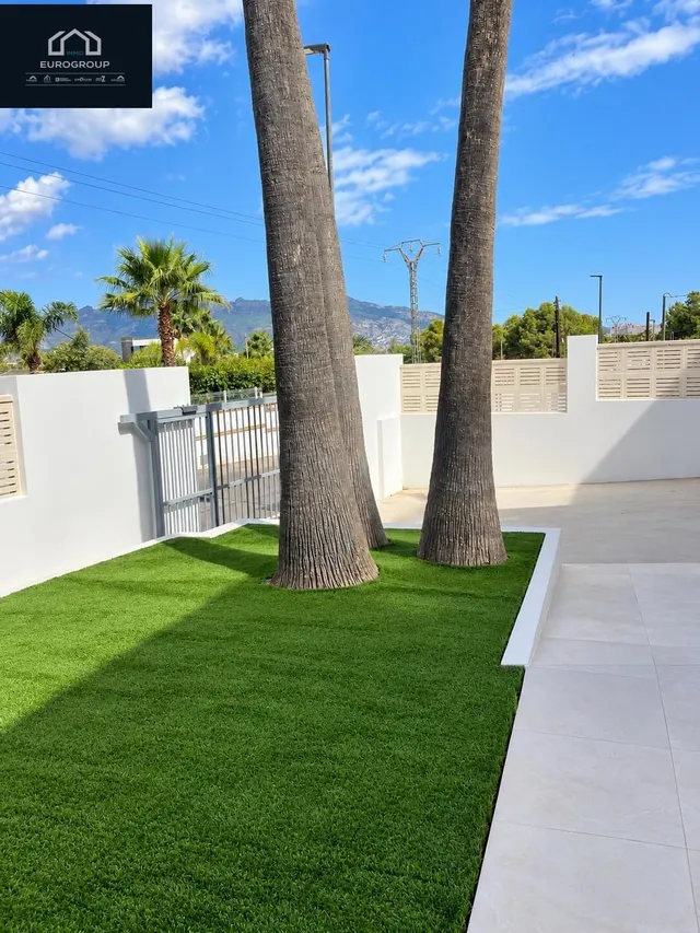 Impresionante chalet en perfecto estado, con 5 dormitorios y 3 baños, piscina privada y garaje con una parcela de 800m en el albir — 35