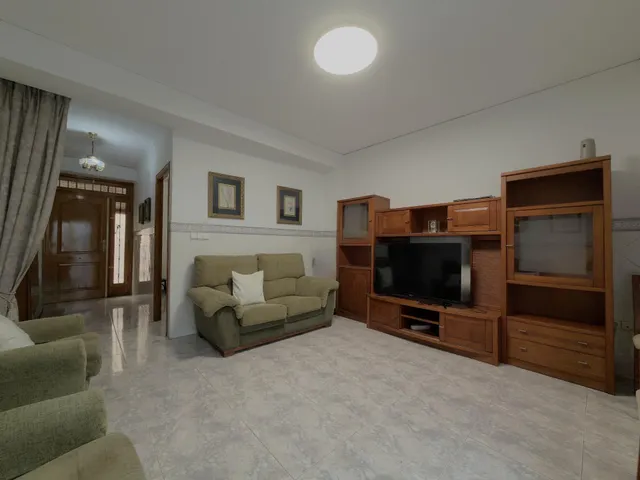 Casa con patio, terraza y acceso a dos calles en el centro de Beniarjó — 13