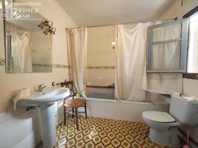 Se vende casa de 2 plantas con 363 metros cuadrados de suelo - foto 3