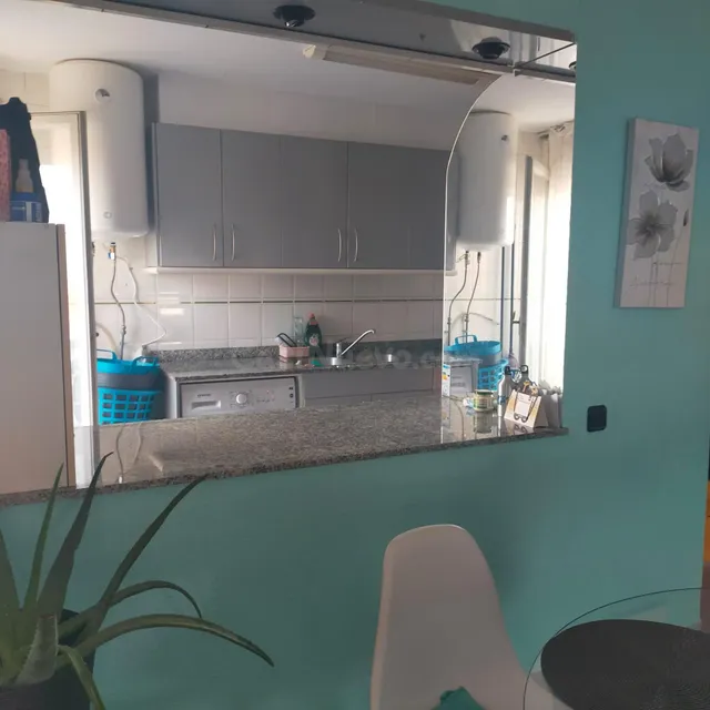 Piso de 3 dormitorios con cocina-comedor abierta y barra ame - foto 4