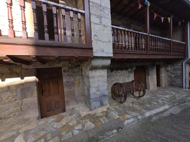Se vende espectacular casa en Tudanca con aparcamiento - foto 2