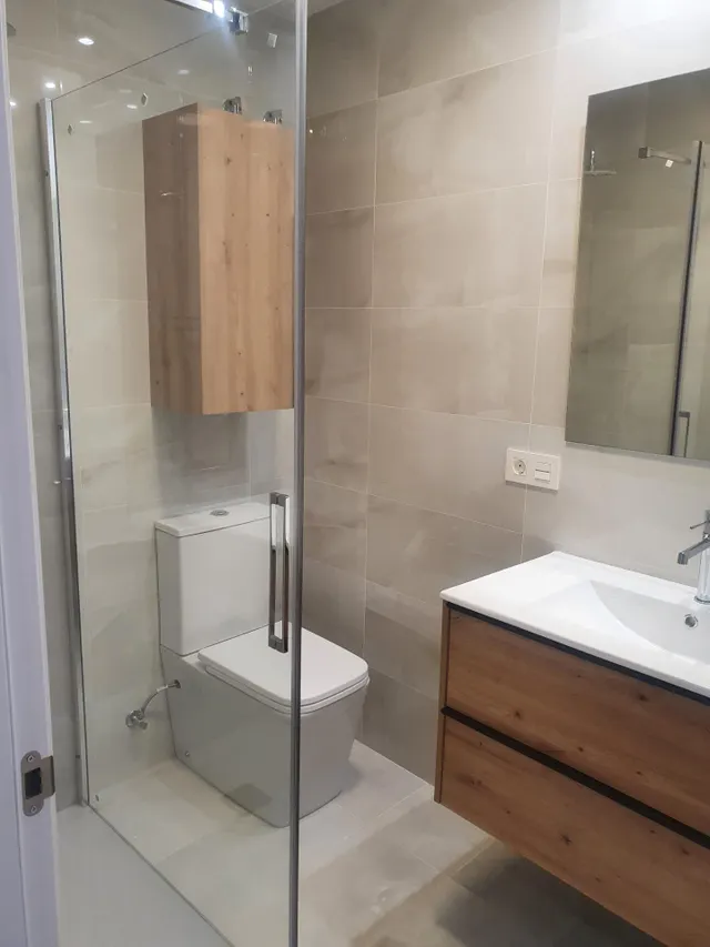 SE ALQUILA HABITACIÓN COMPLETAMENTE REFORMADA — 6