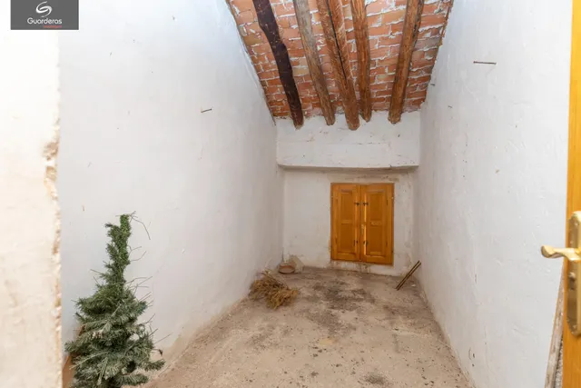 CASA PARA REFORMAR EN CAMPOTEJAR — 27