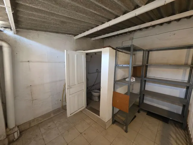 ¡Descubre el potencial de esta joya arquitectónica en el corazón del vibrante barrio de Feria! — 23