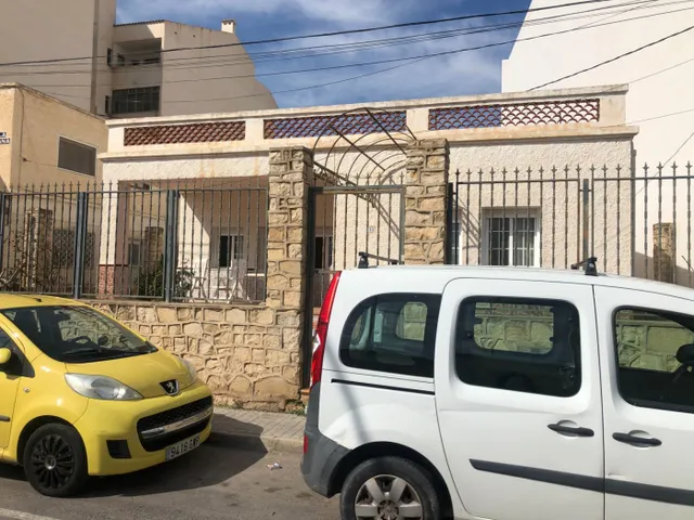 Chalet con suelo para construir apartamentos — 12