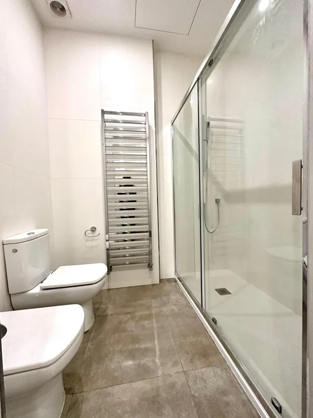 IMPRESIONANTE VIVIENDA EN CLAUDIO CUELLO ESQUINA JORJE JUAN — 47