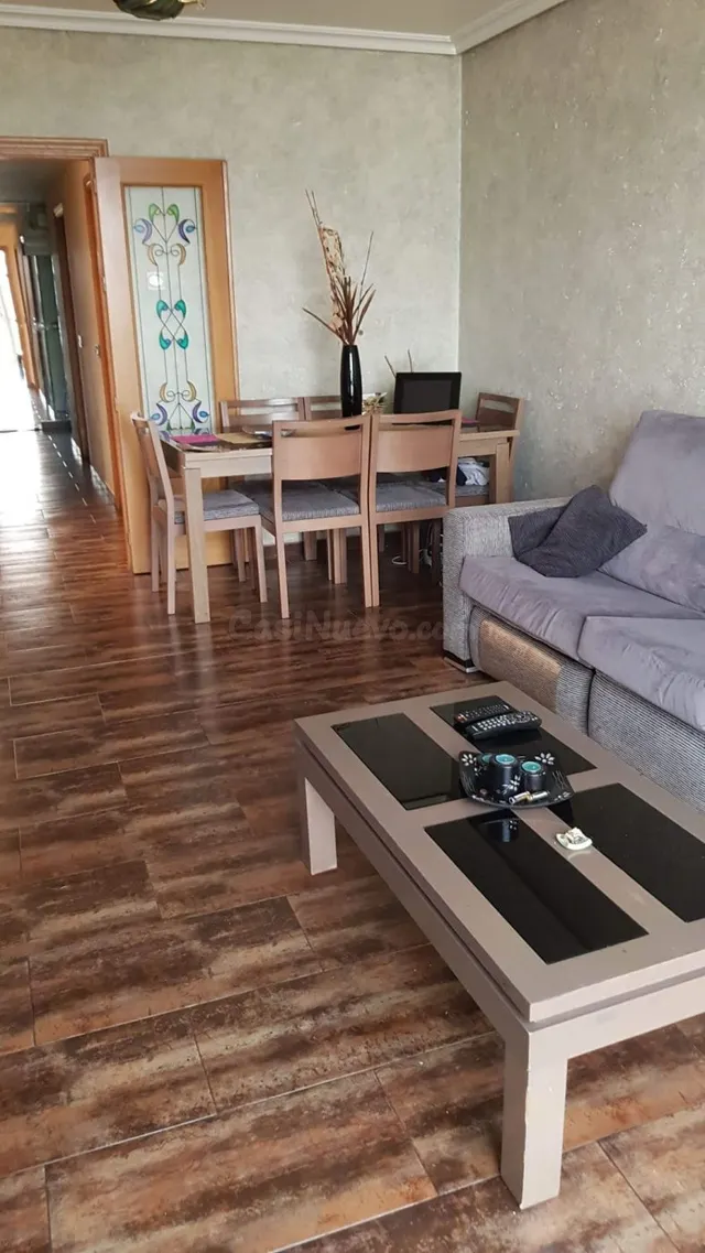 Apartamento de 3 dormitorios completamente reformado - foto 2
