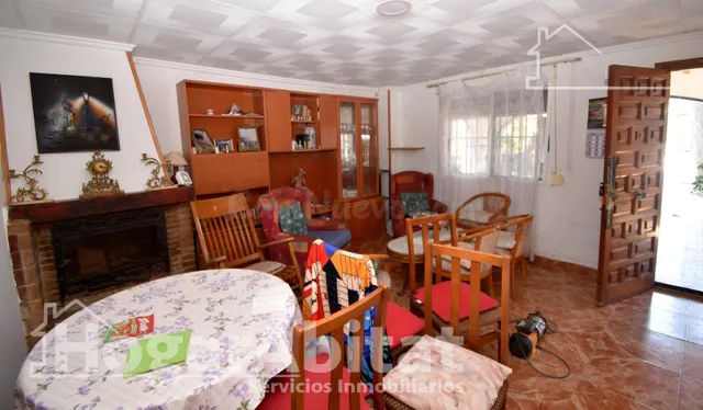 GRAN CHALET CON 4 DORMITORIOS, GARAJE Y PISCINA - foto 4