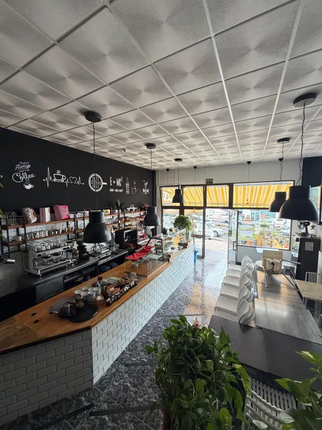 Bar-cafetería con obrador de panadería y pastelería en traspaso en la camella, Arona — 8