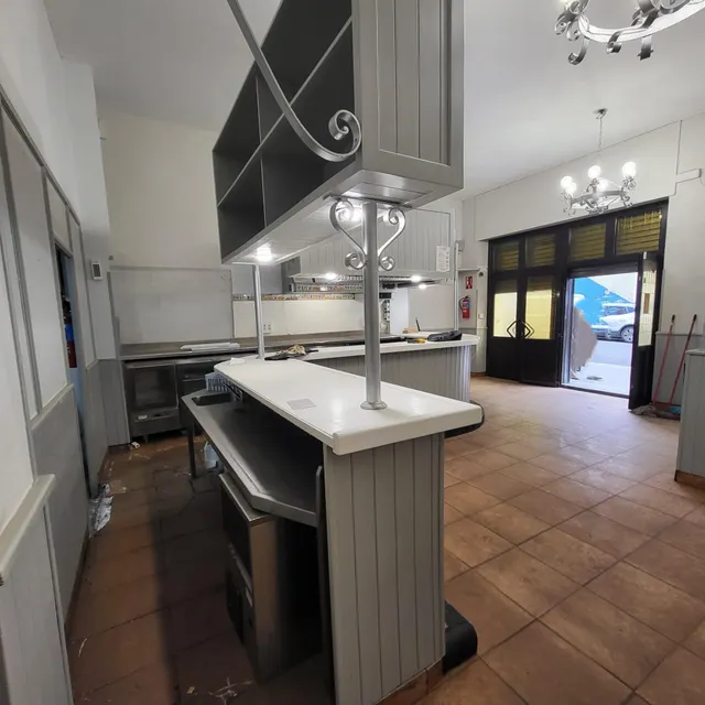 SE VENDE BAR EN LA CASILLA — 7