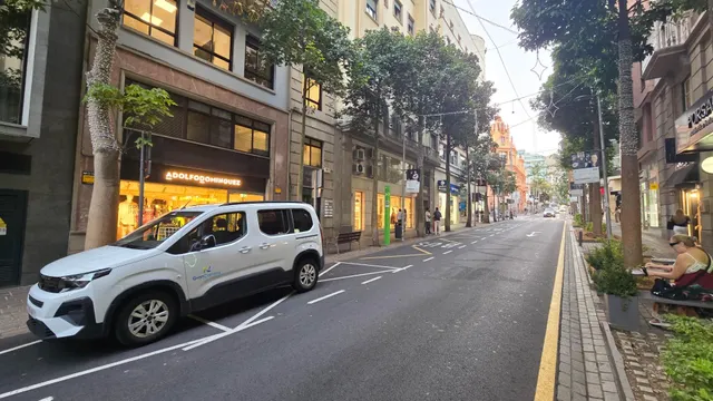 Oficina reformada y amueblada de 128 m2 en el Edificio Peceño, en pleno centro de Santa Cruz de Tenerife — 45
