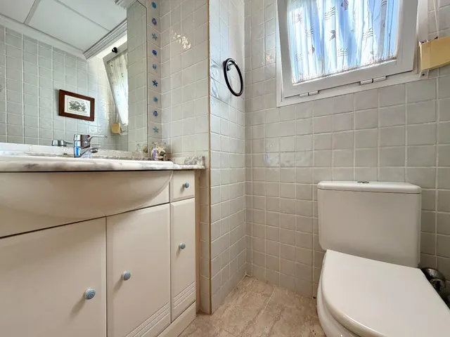 Chalet adosado esquinero con jardín privado, terrazas y garaje doble en La Patacona — 20