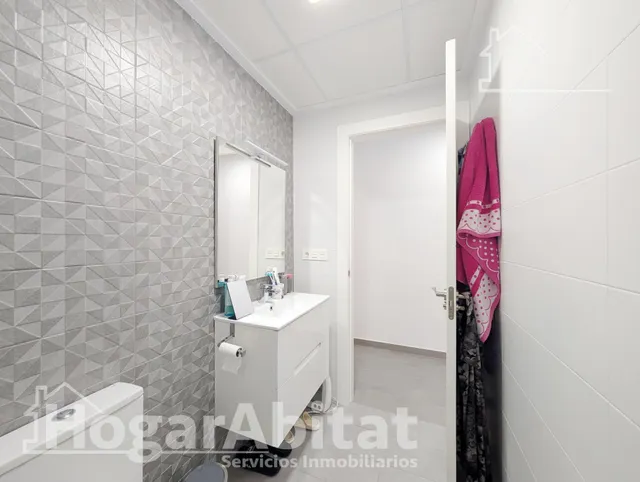 ¡Precioso Chalet! Seminuevo, amplio y luminoso, con piscina privada, garaje y jardín — 35