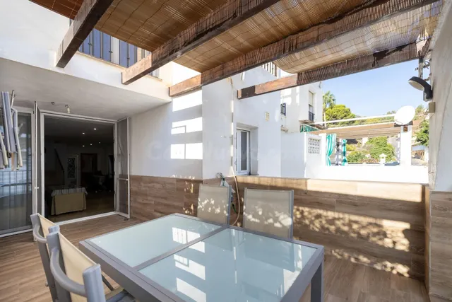 Dúplex de 4 dormitorios con vistas al mar, terraza y piscina en Velilla-Taramay — 2