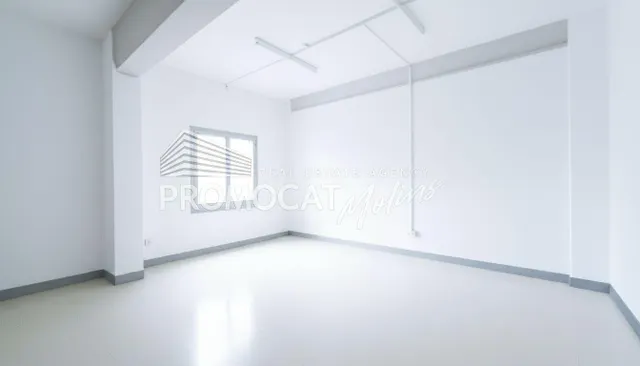 Local comercial en venta – Calle Sever Ochoa, Esplugues de L - foto 2