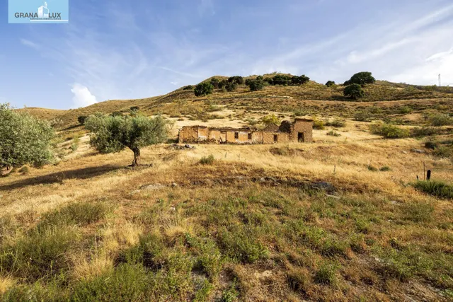En Venta Maravilloso Paraje Natural, a medio camino entre Granada y Sierra Nevada, a veinte minutos en coche, desde cada una de ellas. — 9