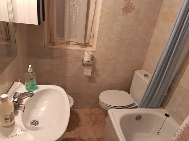 SE VENDE PISO EN MUY BUENA ZONA, A 5 MINUTOS DE LA PLAYA, CON TODOS LOS SERVICIOS A MANO — 24