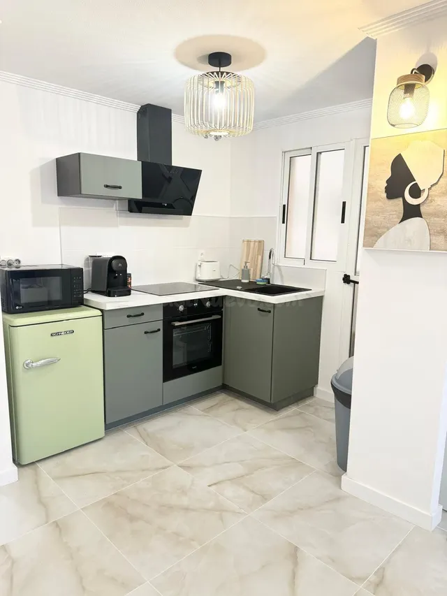 Apartamento de 2 dormitorios  Reformado con licencia turística, piscina  en el Centro de Torrevieja — 4