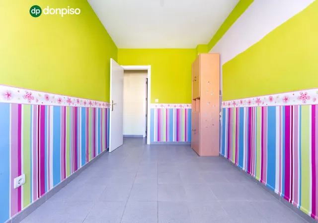 IVIENDA DE VPO, Piso de 3 dormitorios y 2 baños, con cochera junto al Parque de Bomberos. — 19