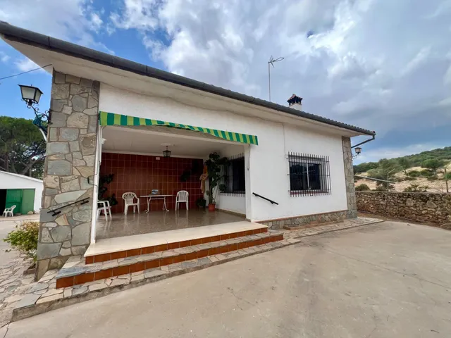 FINCA CON PISCINA, HUERTO, POZO Y VIVIENDA — 14