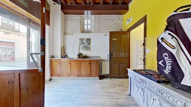 Edificio turístico con cambio de uso a Hostal — 28