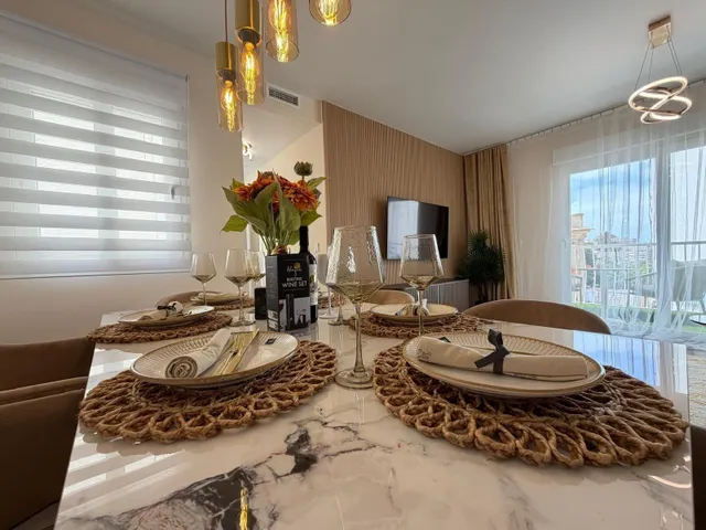 Apartamento totalmente reformado con vistas al mar y a 100 metros del puerto. con 3 dorm. 2 baños. superficie de 100 m2. — 28