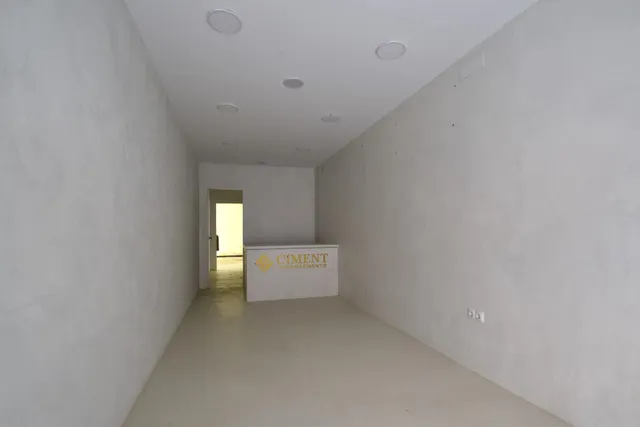 Local comercial en venta al lado de Rambla de la Pau — 12